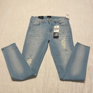 NWT Celebrity Pink Lightly Distressed Skinny Jeans